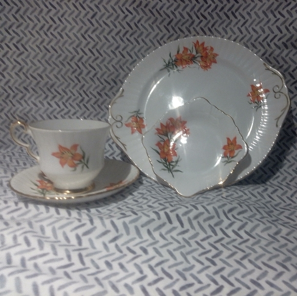 1 set tea cup with and saucers - Picture 1 of 4